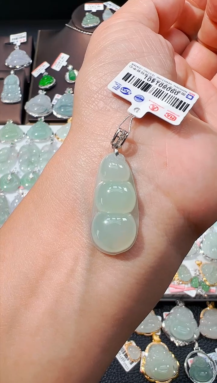 吊坠(不含链)18K金镶嵌翡翠福豆吊坠1401