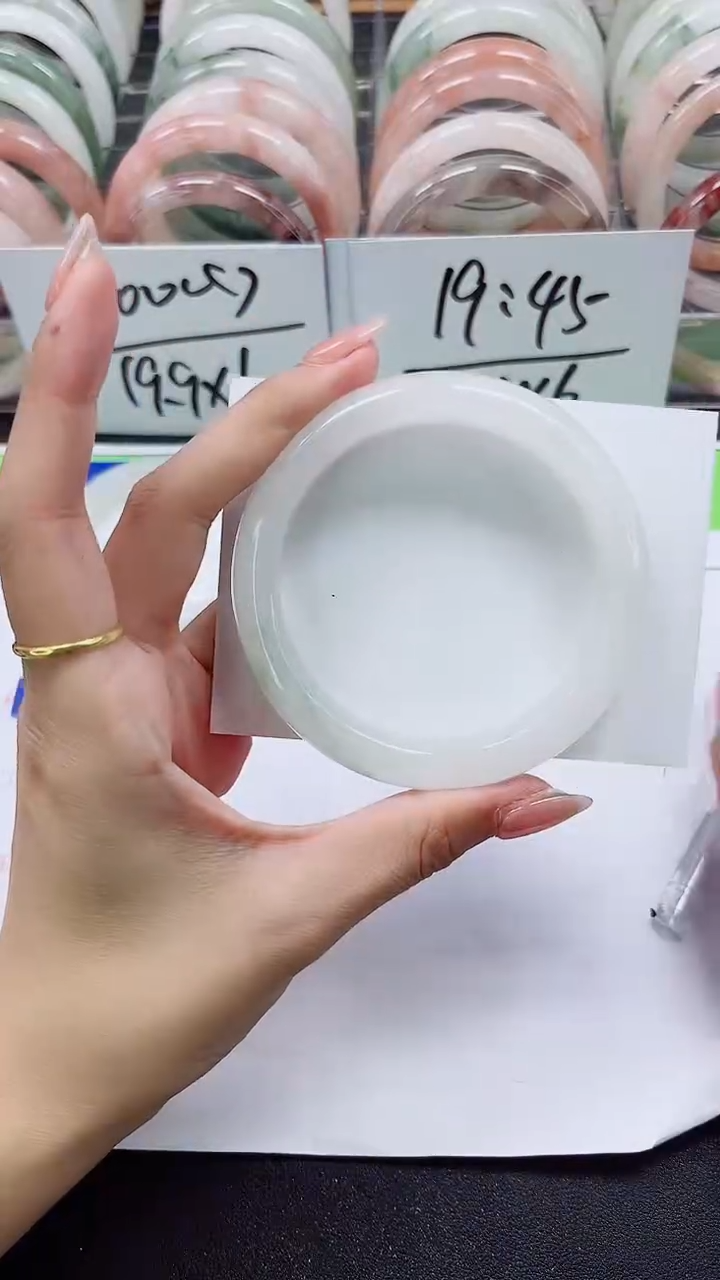 【闪购商品】石英质玉手镯合金A76-60/61