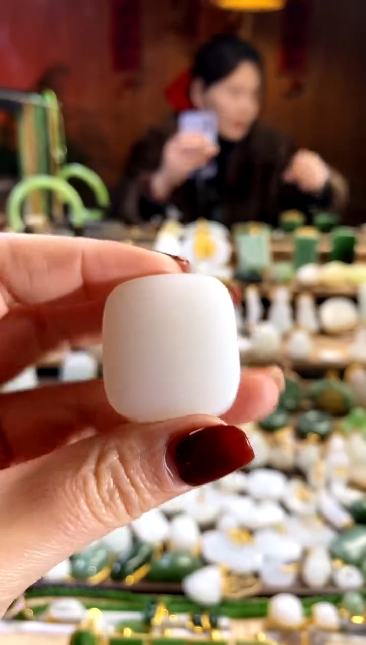 【闪购商品】和田玉吊坠未镶嵌。