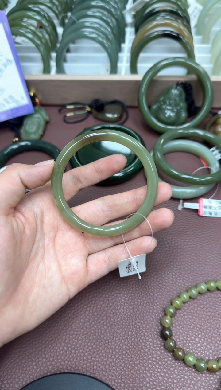 【闪购商品】和田玉手镯未镶嵌天然和田玉有天然结构