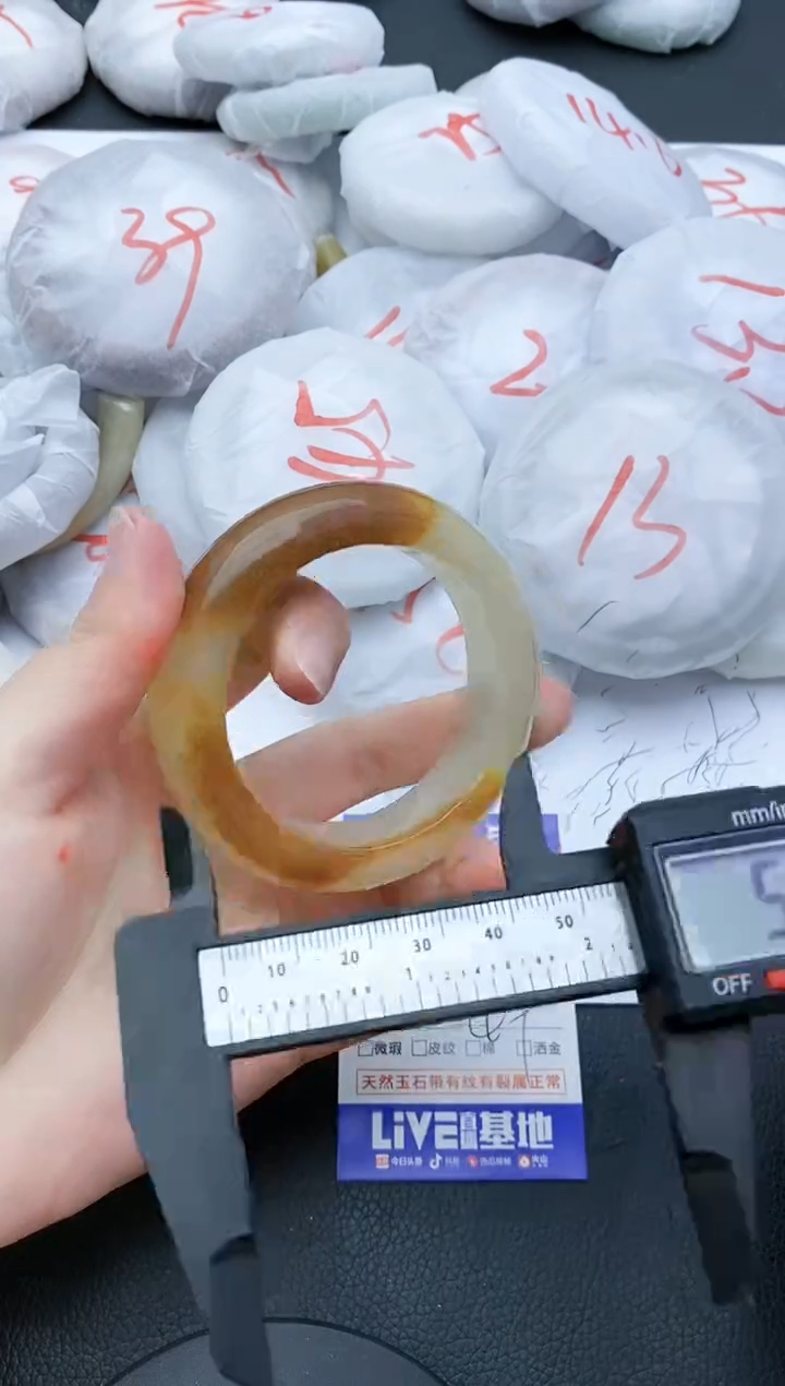 【闪购商品】石英质玉手镯未镶嵌355+54/55