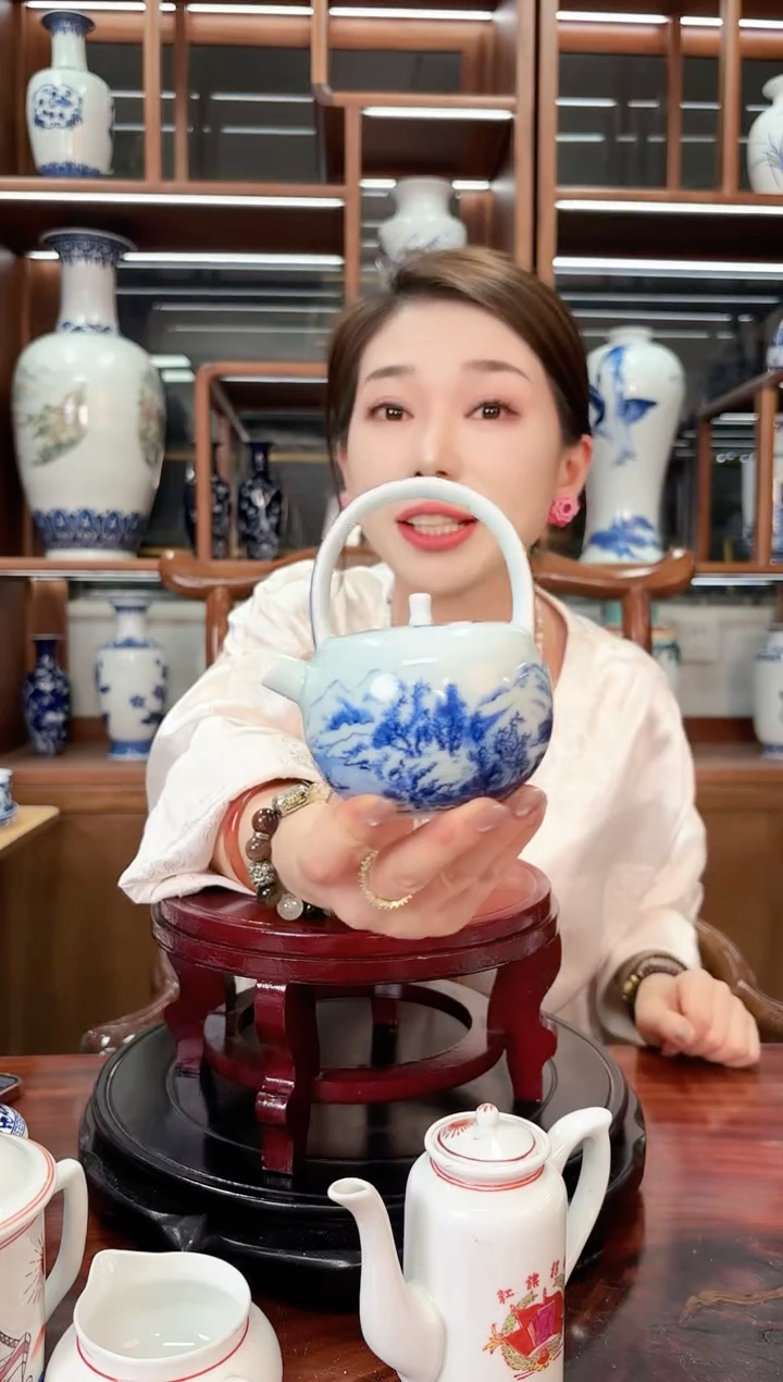 A22景德镇山水茶壶