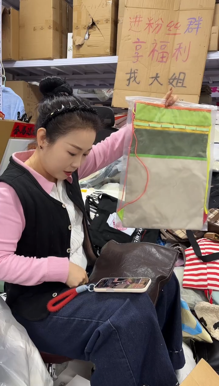 PVC点点小红心 没关注的关注一下主播