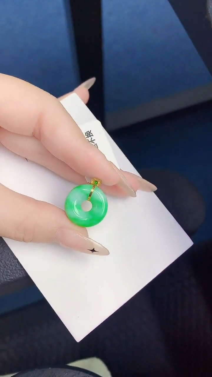 颈饰18K金镶嵌翡翠缅甸天然翡翠A货