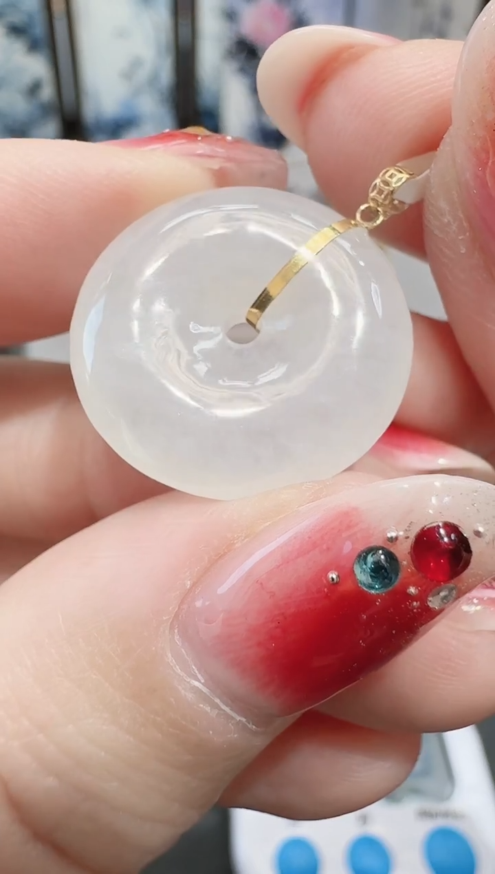 颈饰18K金镶嵌翡翠c****?寄售回流，不退不换