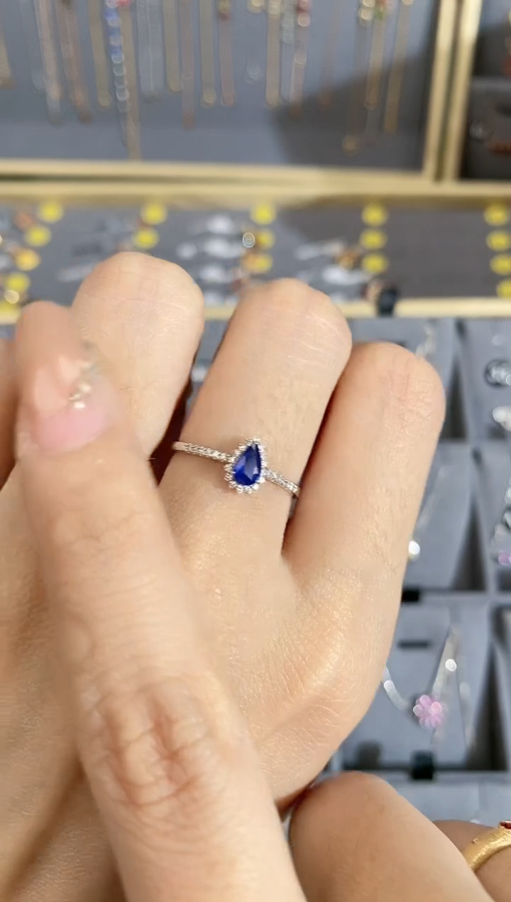 【闪购商品】蓝宝石戒指18K金镶嵌戒指