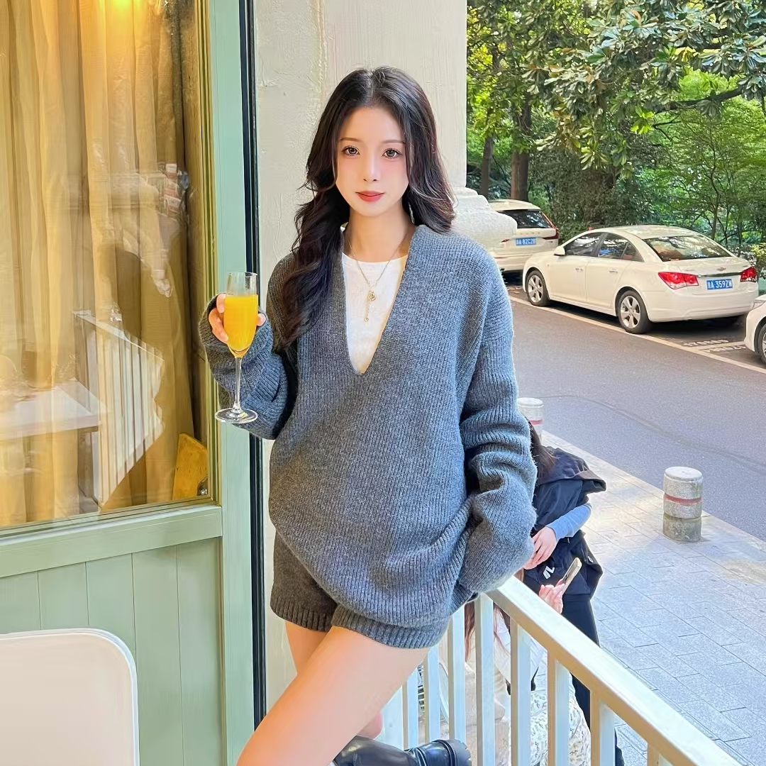 福利--拍下对应编码--秋冬灰色v领长袖宽松显瘦慵懒风外穿毛衣女