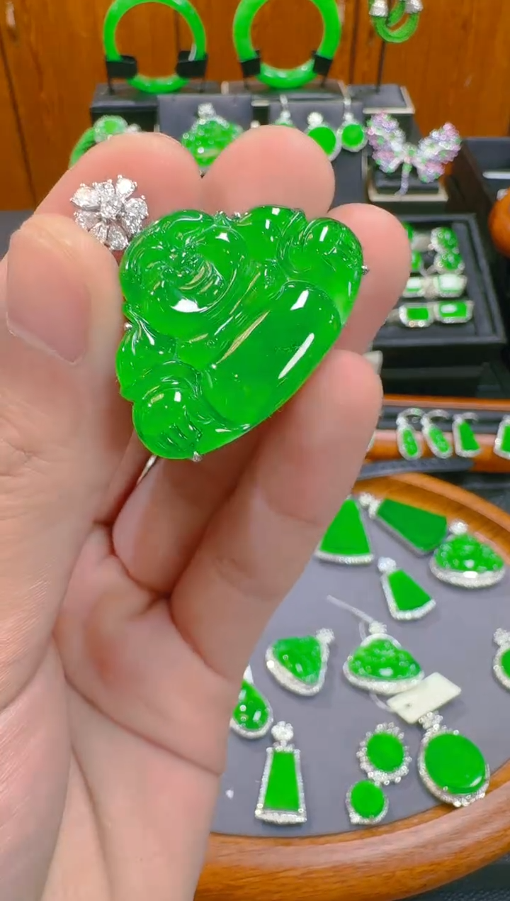 【闪购商品】翡翠吊坠(赠链)18K金镶嵌天然A货翡翠