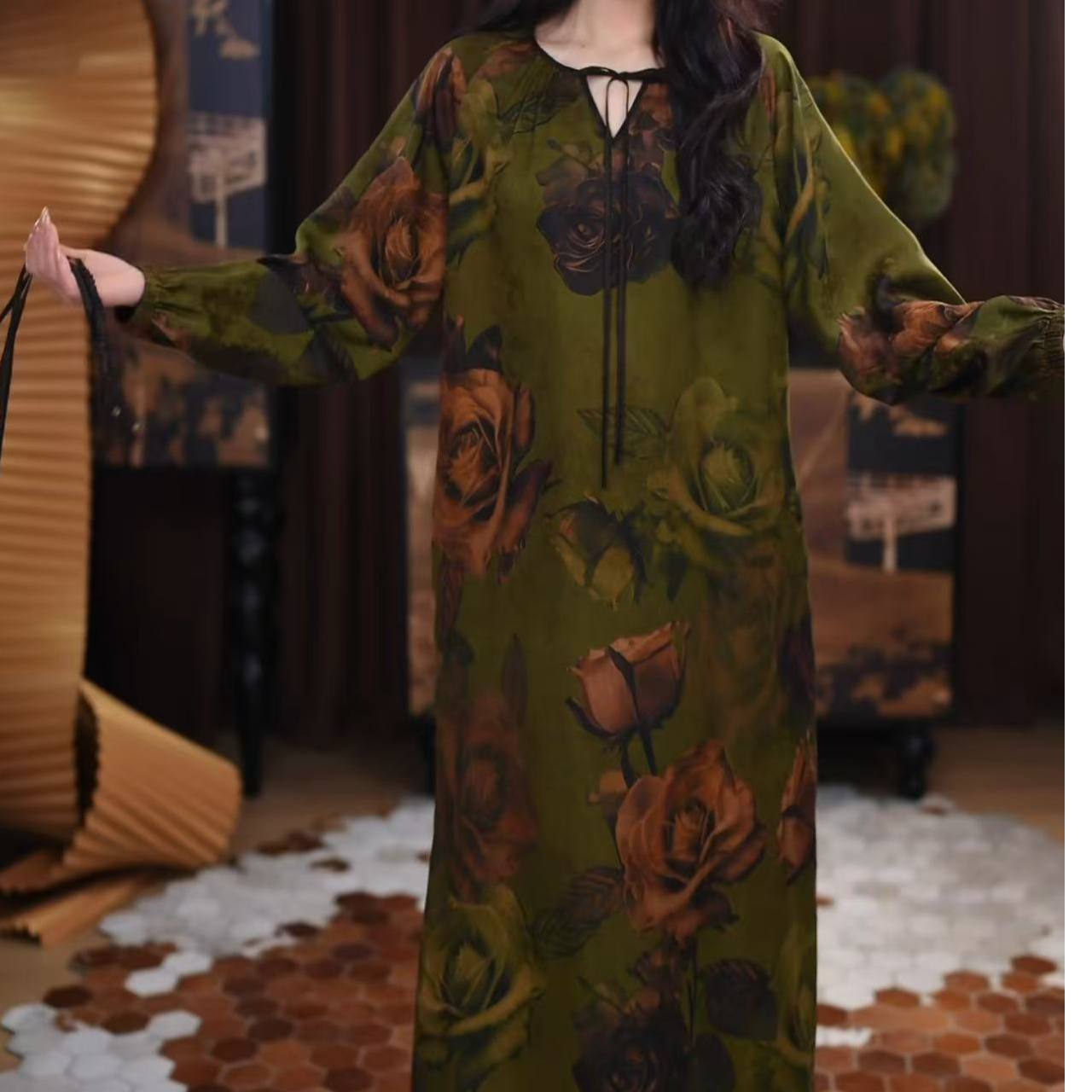 【揽岳】香云纱腔调设计感四季可穿印花V领春夏季百搭国风连衣裙