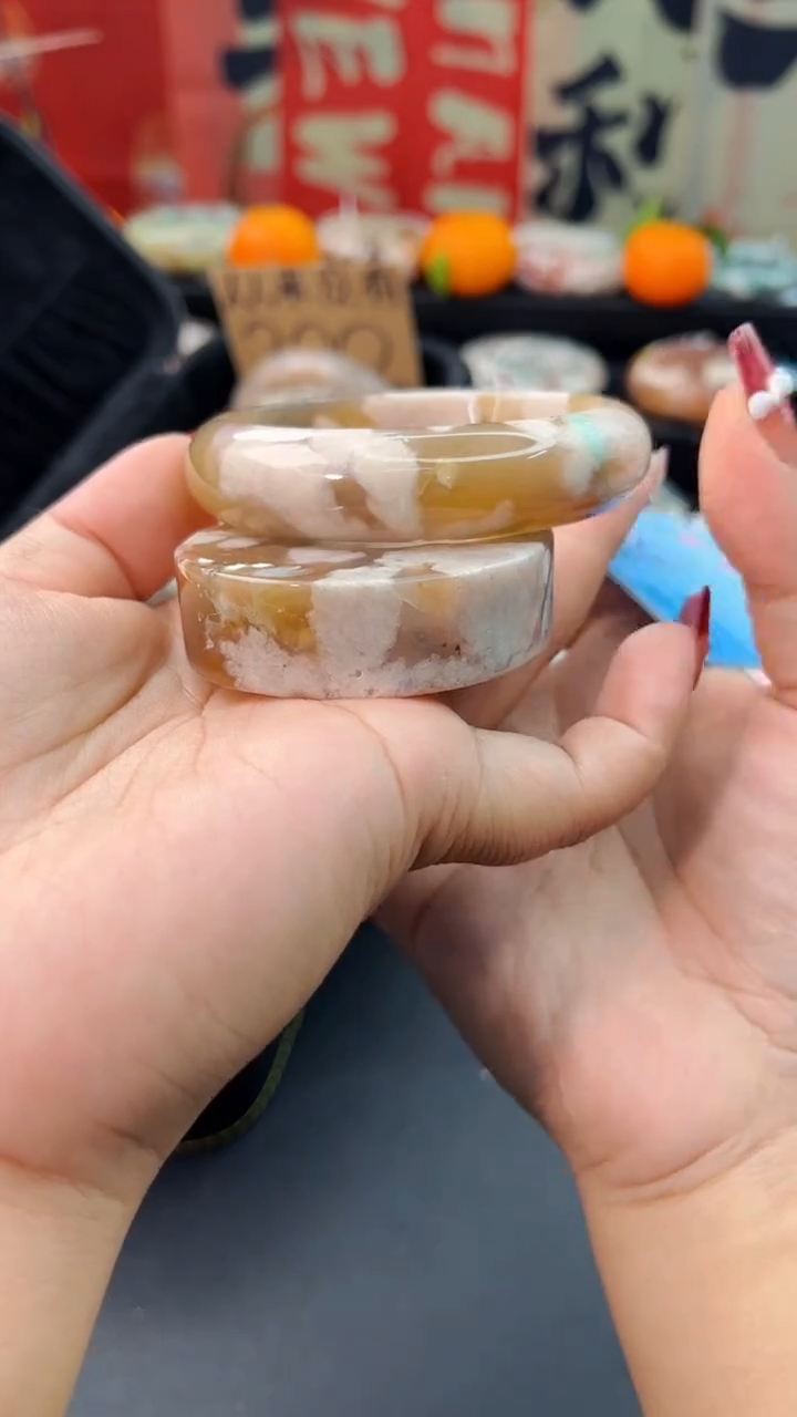 【闪购商品】石英质玉手镯未镶嵌赠送镯心（55圈口）