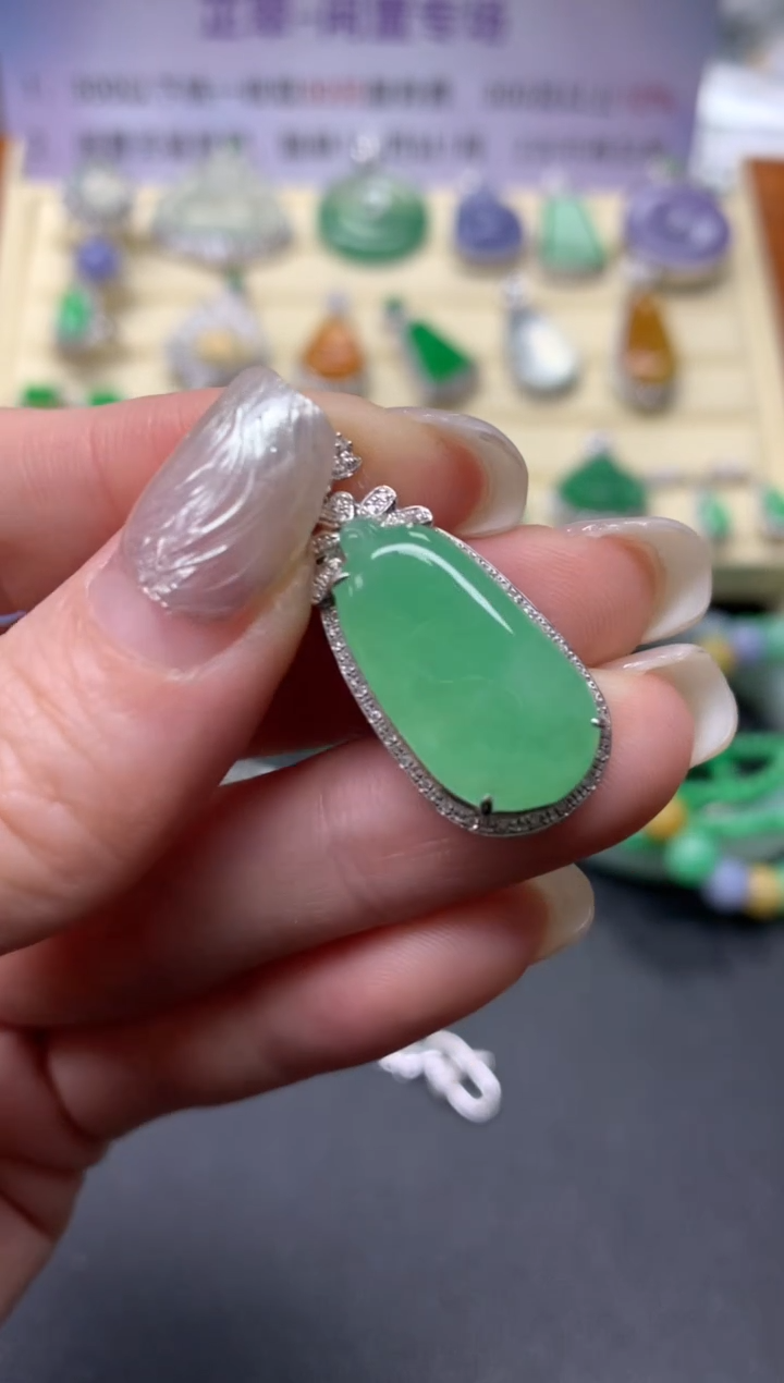 【闪购商品】翡翠吊坠(不含链)18K金镶嵌吊坠|3300+330