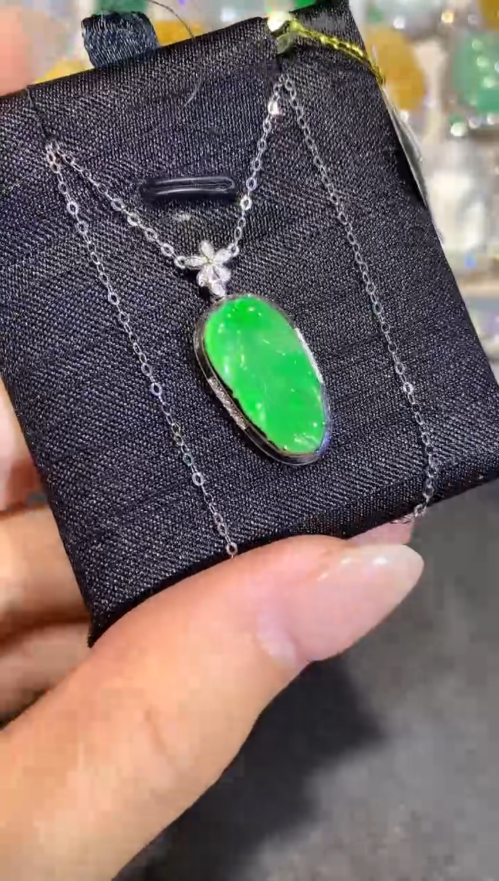 【闪购商品】翡翠颈饰18K金镶嵌q10          