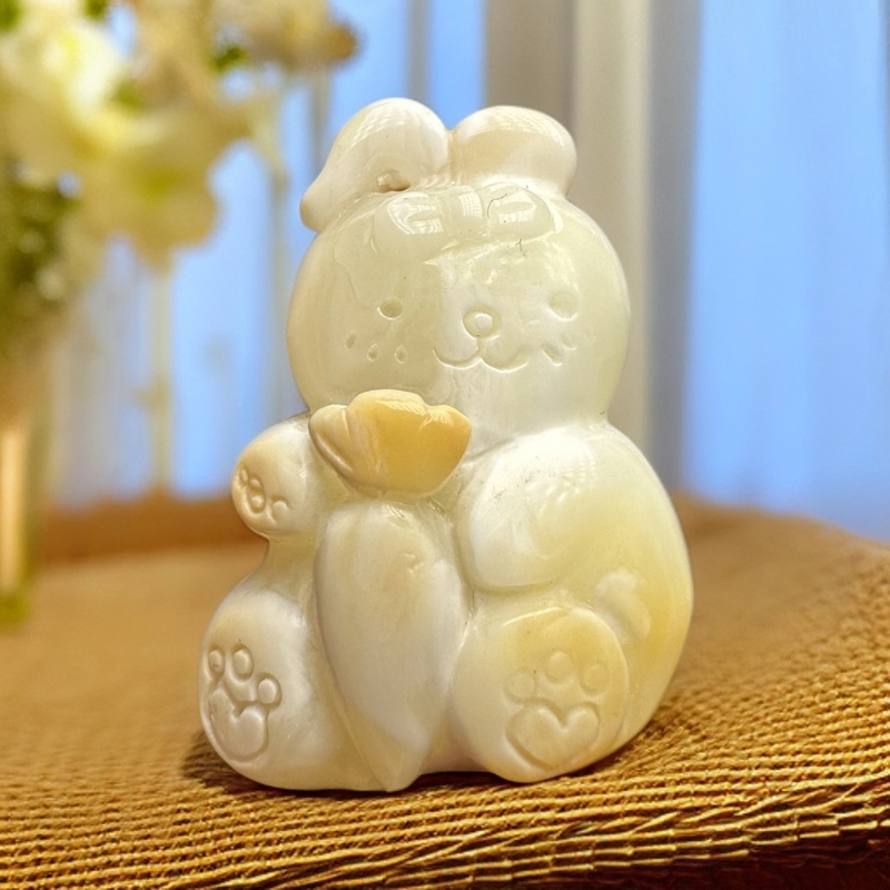 天然蜜蜡白花雕刻件兔子挂坠