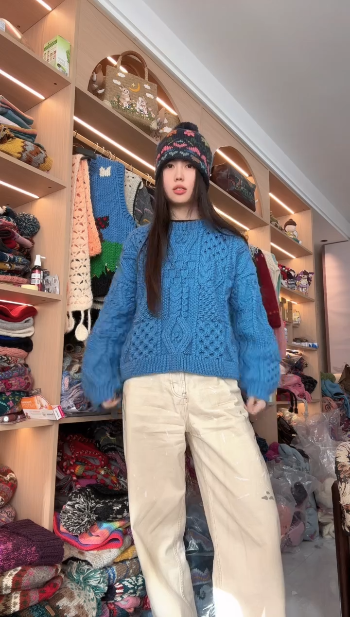 羊毛蓝色套头毛衣