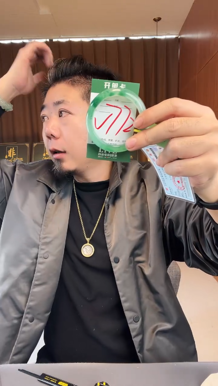 【闪购商品】石英质玉手镯未镶嵌非洲翠