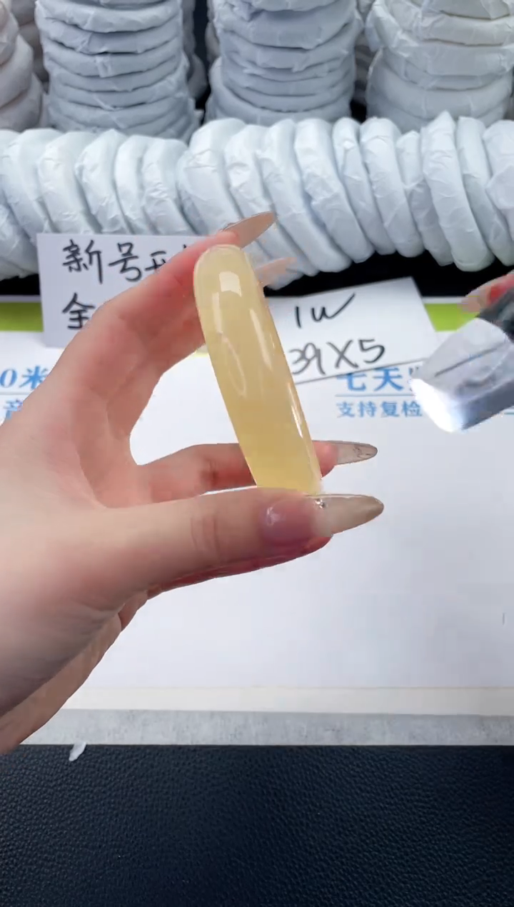 【闪购商品】石英质玉手镯未镶嵌A76