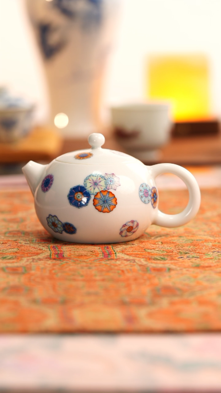 【闪购商品】望玉斗彩皮球花西施壶