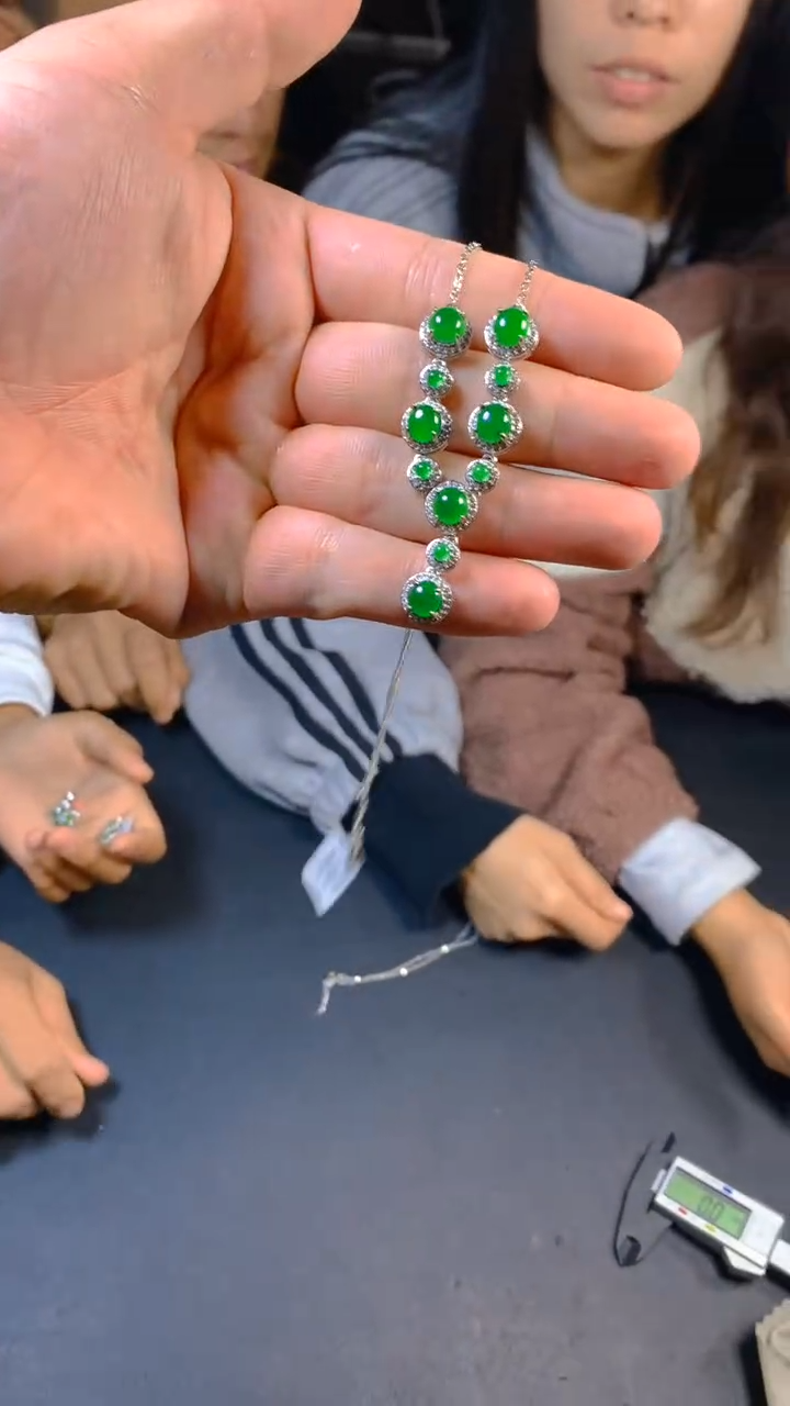 【闪购商品】翡翠套链未镶嵌0917514456多样性发一