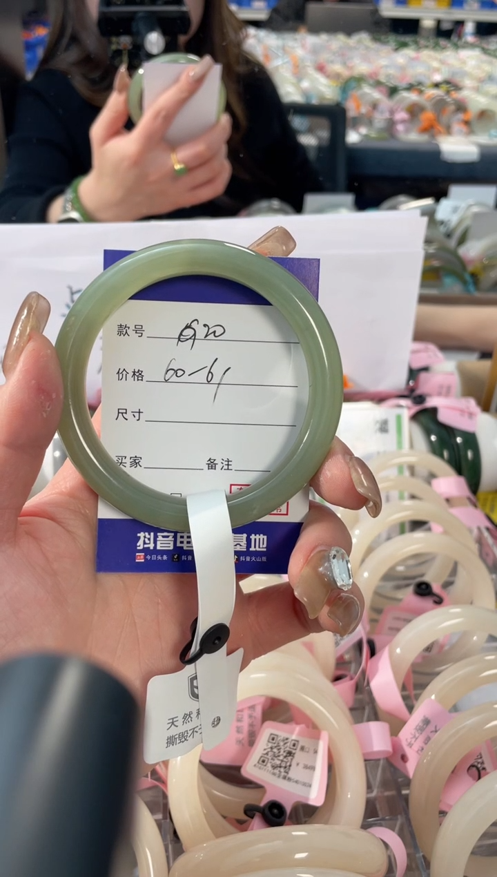 【闪购商品】和田玉手镯未镶嵌20