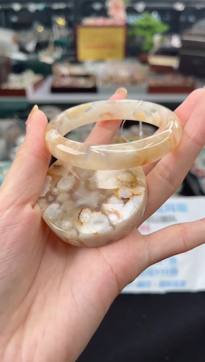 【闪购商品】石英质玉手镯未镶嵌54圈口（赠品镯心）3507370