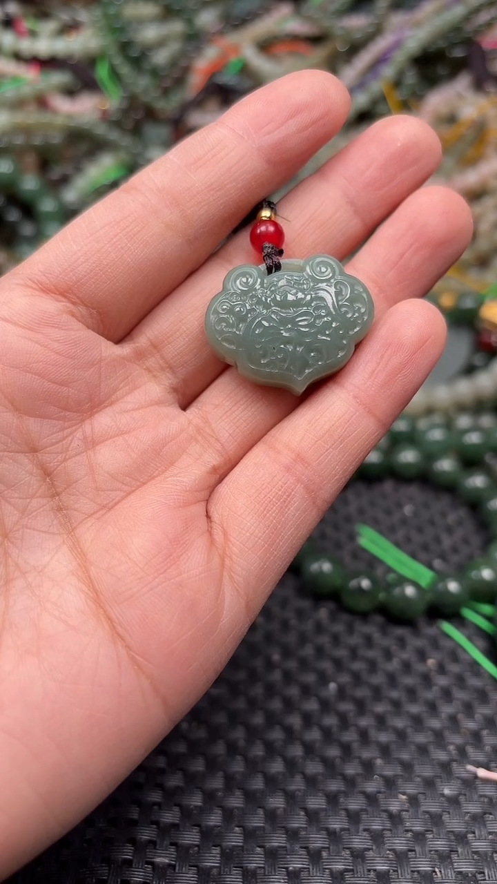 颈饰未镶嵌和田玉1