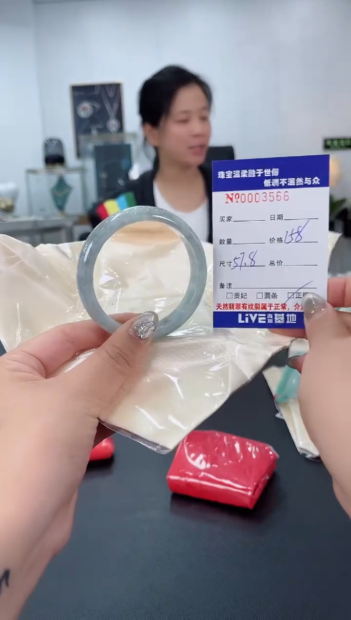 【闪购商品】翡翠手镯未镶嵌天然翡翠A货
