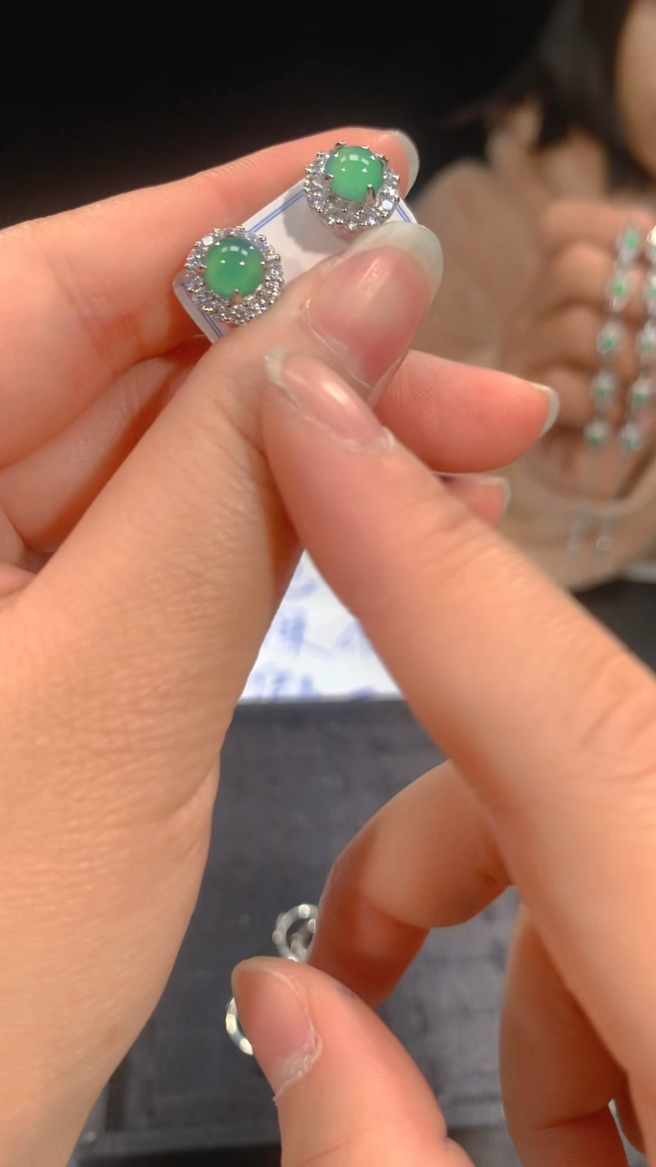 【闪购商品】定制翡翠未镶嵌25定制翡翠，多样性发货（发其一）