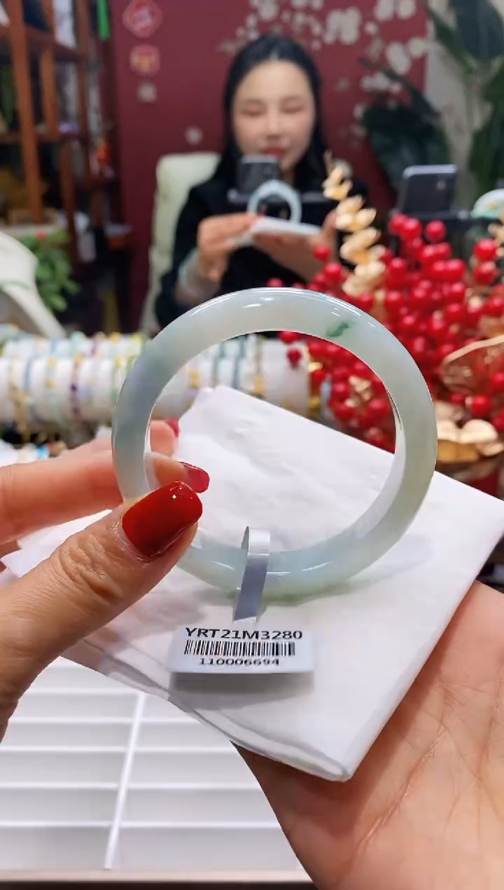 【闪购商品】翡翠手镯未镶嵌116冰飘56-58/12.1*7.7