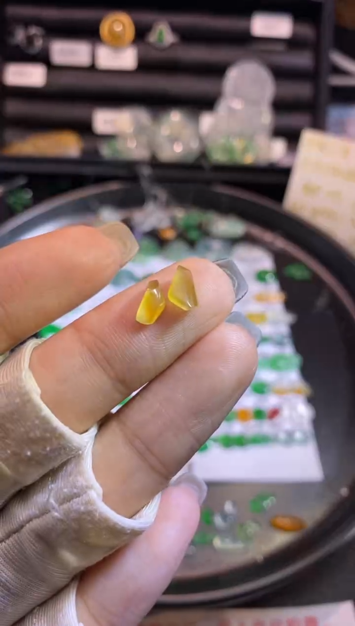 翡翠挂件未镶嵌切割