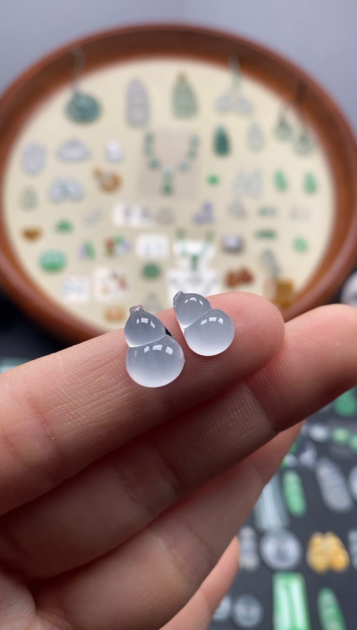 颈饰未镶嵌翡翠高冰葫芦1对/芬