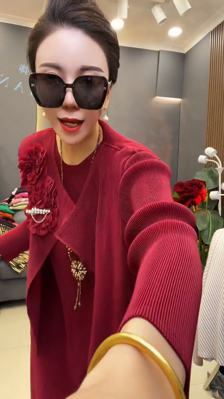 聚酯纤维（涤纶）红色盘花 套