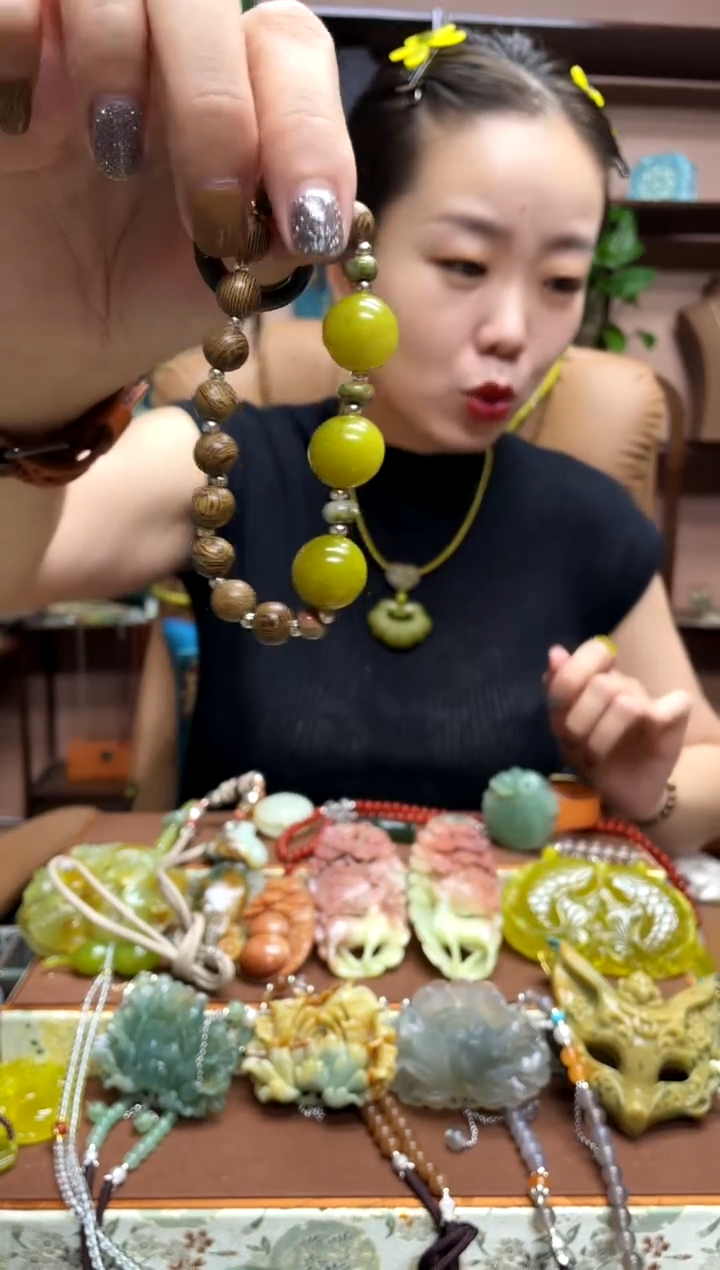 未镶嵌岫玉手串多样性发货发其中之一