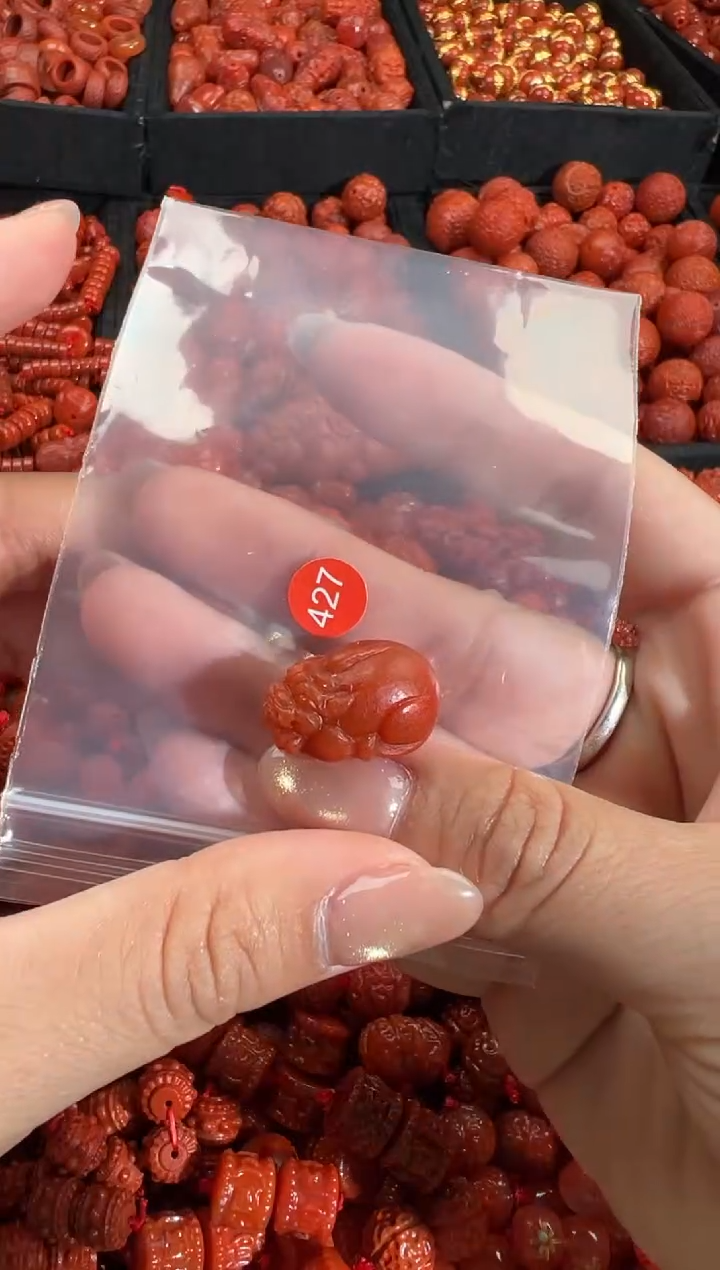 南红玛瑙未镶嵌颈饰1