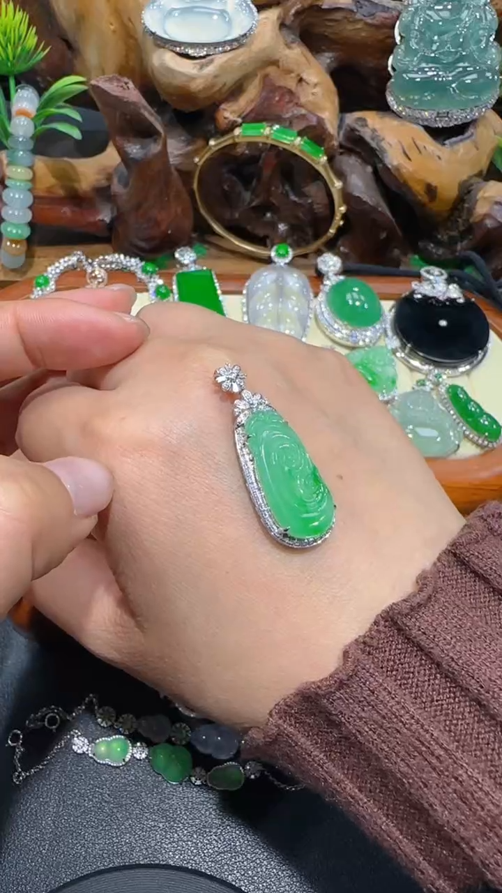 【闪购商品】翡翠颈饰18K金镶嵌吊坠