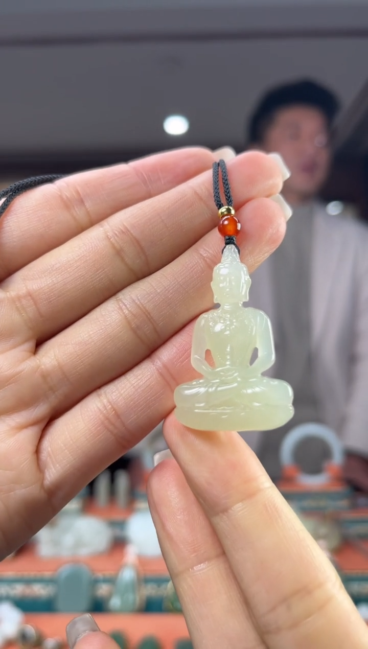 颈饰未镶嵌和田玉佩佩