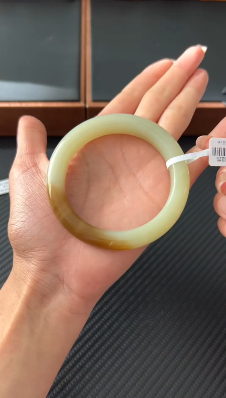 未镶嵌手镯和田玉若羌微色差58s