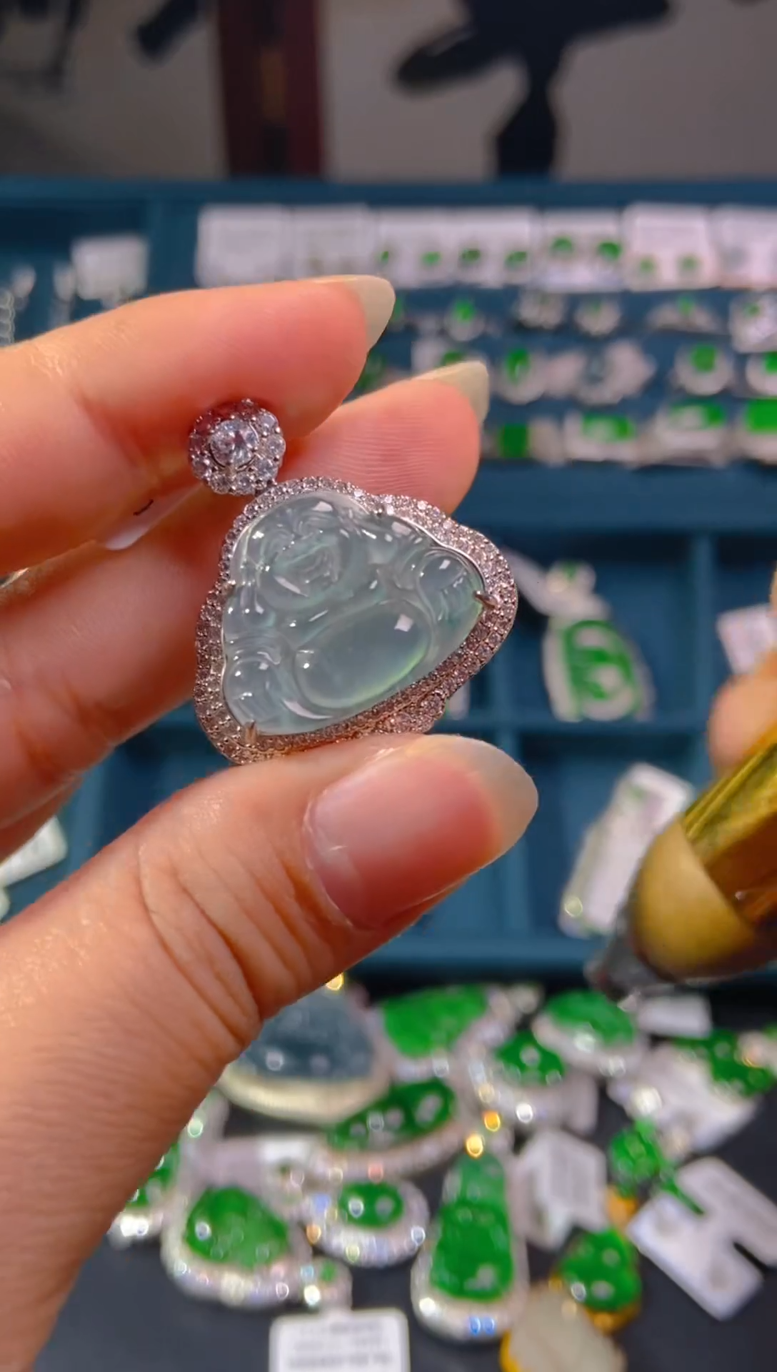 【闪购商品】翡翠吊坠(赠链)未镶嵌天然翡翠A货60