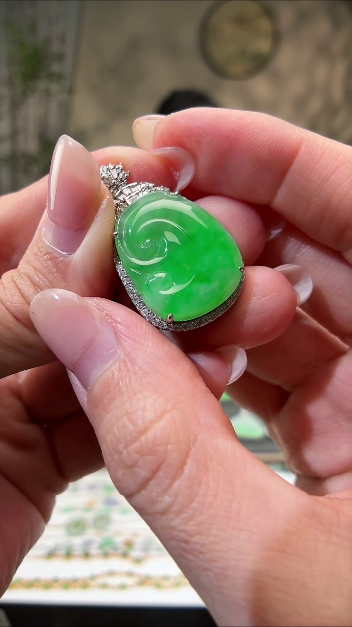 吊坠(不含链)18K金镶嵌翡翠如意