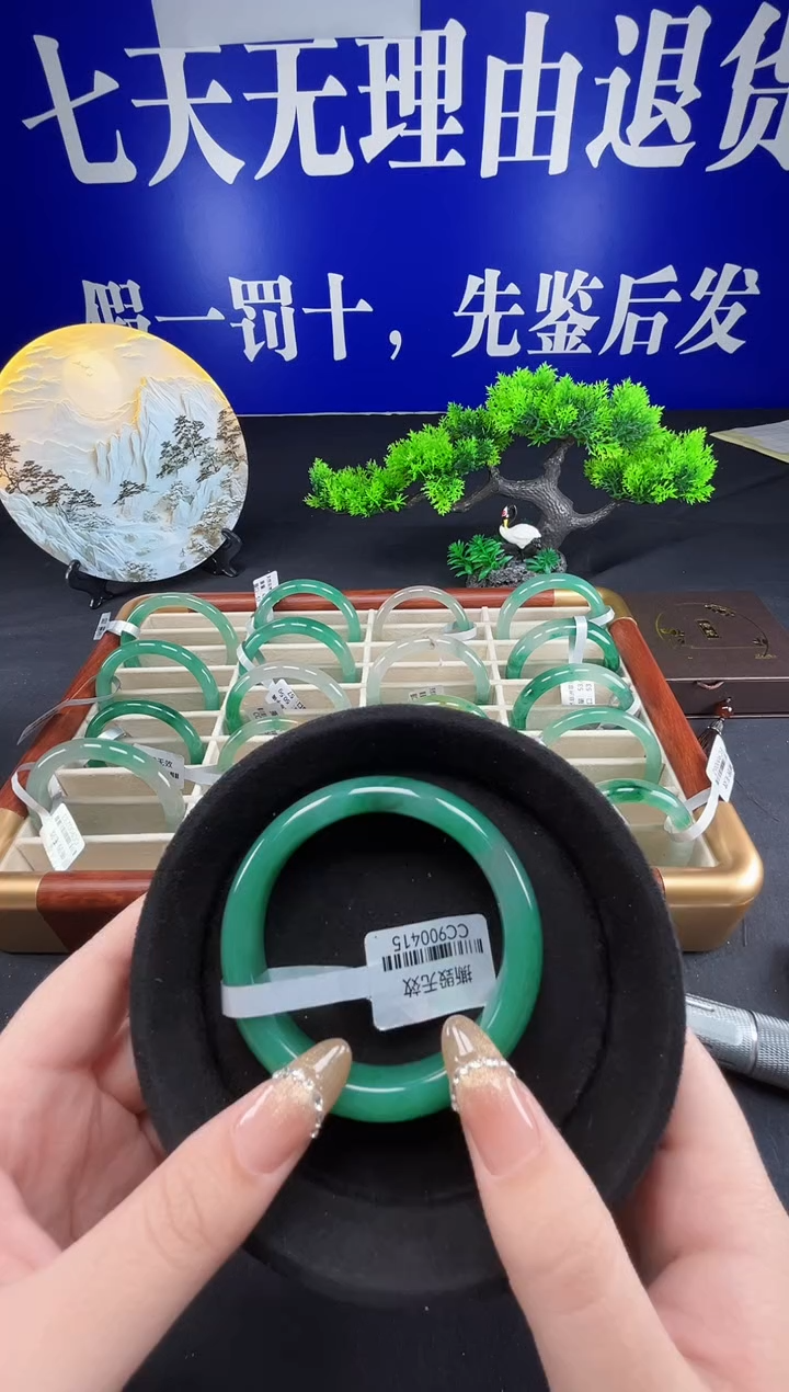 未镶嵌手镯石英质玉（非洲翠）圈口55