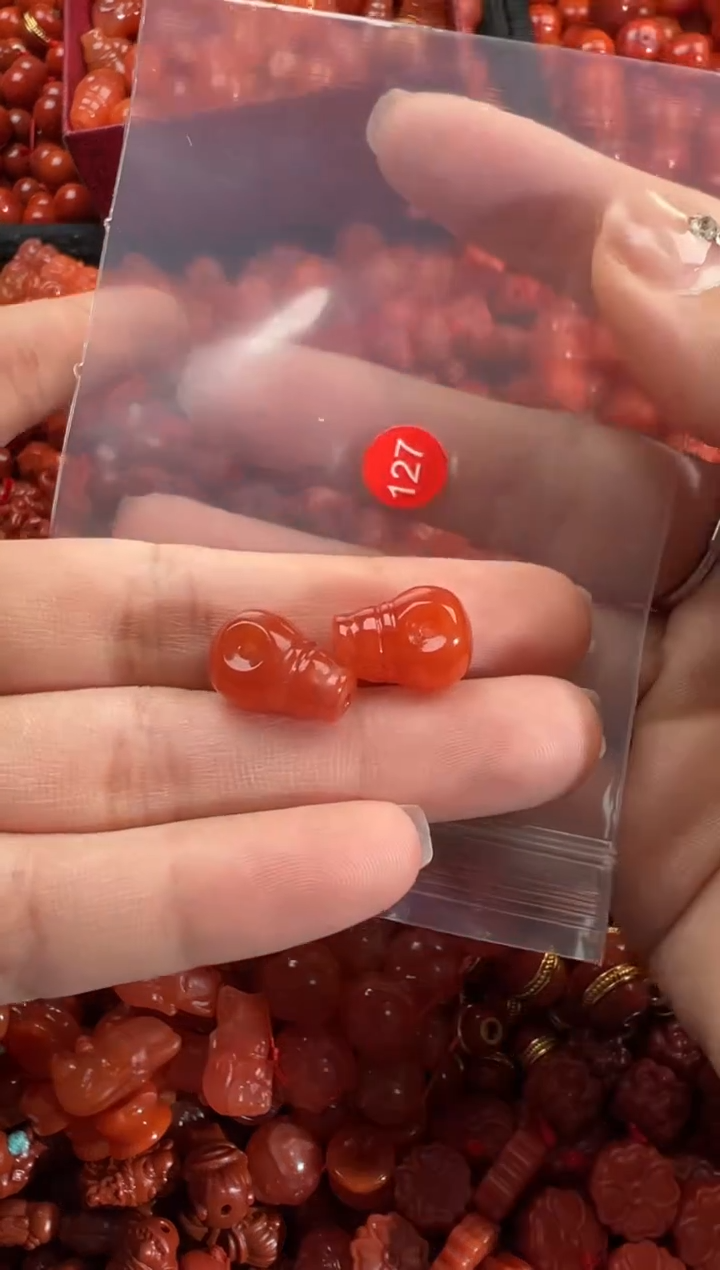 南红玛瑙未镶嵌颈饰1