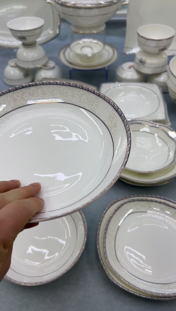 骨瓷玲珑8圆饭盘2个