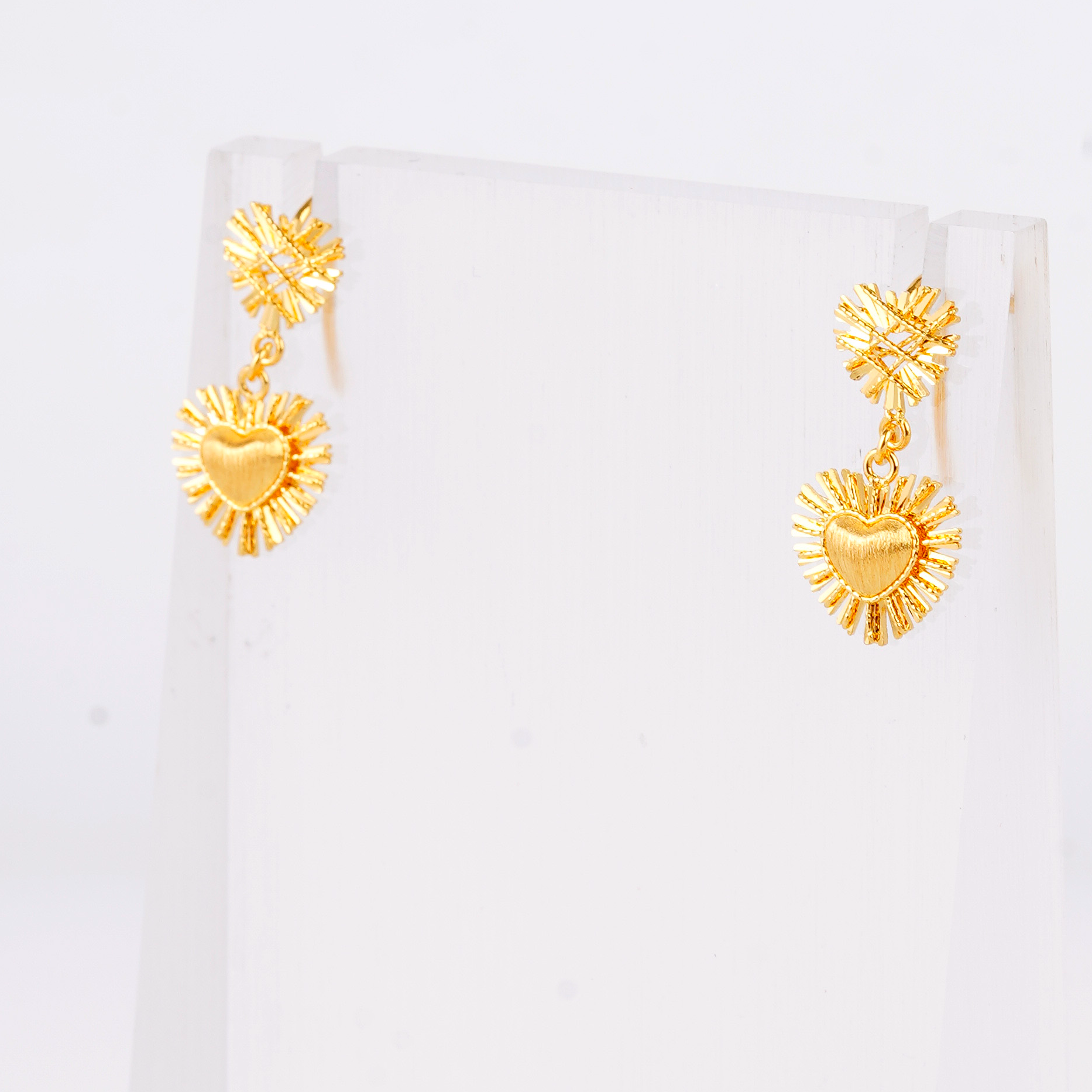 Chow Tai Seng/周大生磨砂拉丝爱心足金耳钩 3.87g 177号