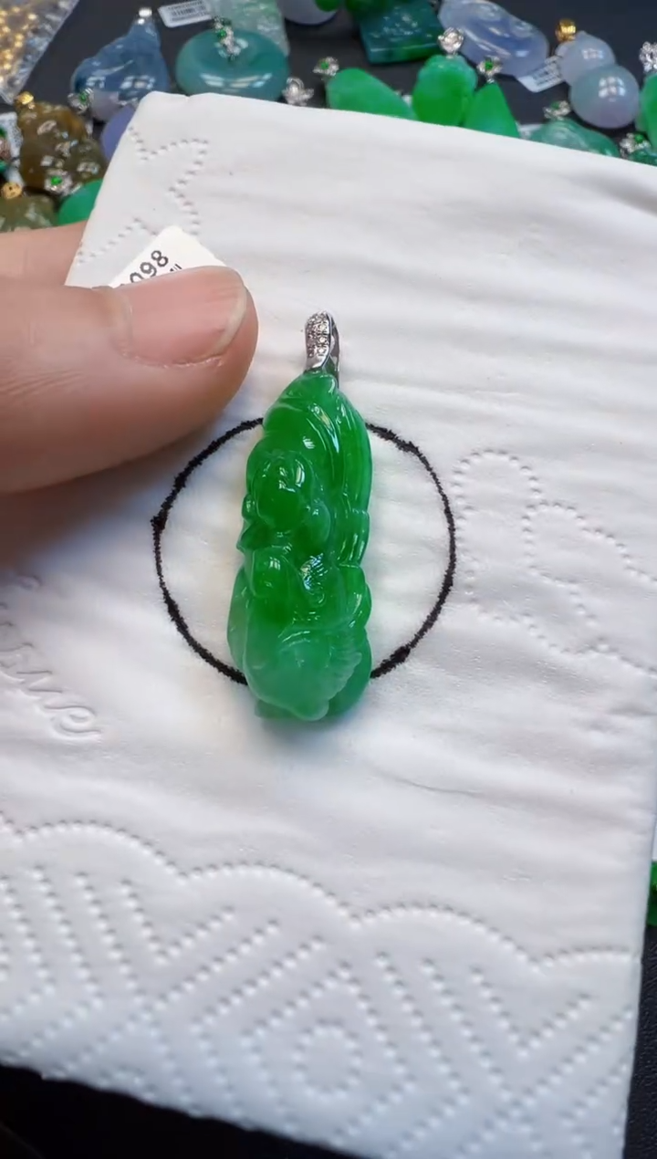 【闪购商品】翡翠吊坠(不含链)18K金镶嵌4980