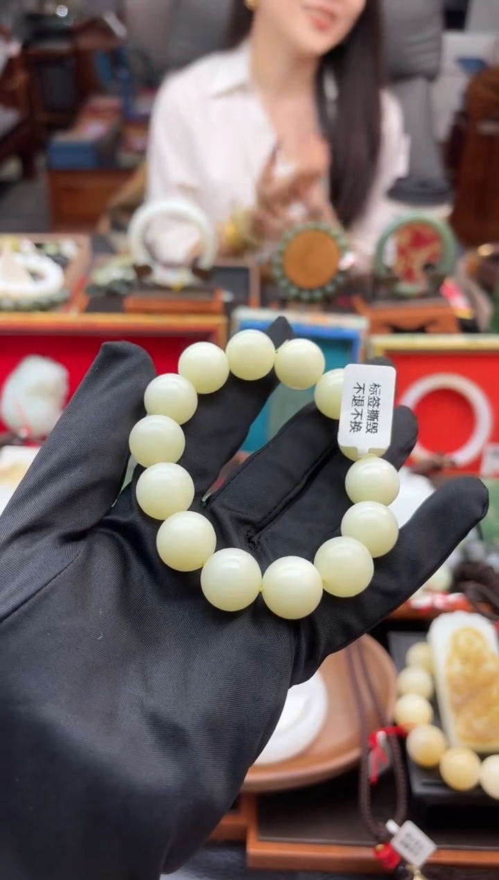 未镶嵌手串和田玉董小姐推荐 多样性发货 拍一发一hk16