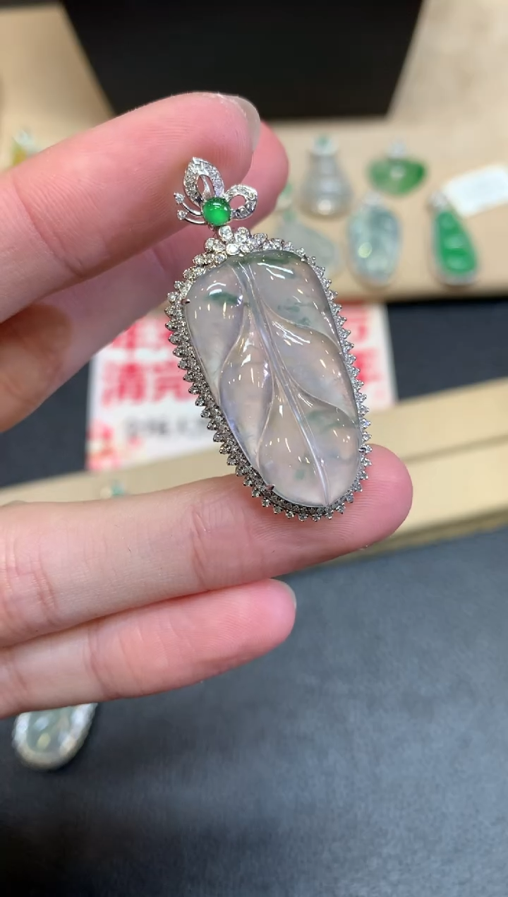 【闪购商品】翡翠颈饰18K金镶嵌叶子【无服务费】