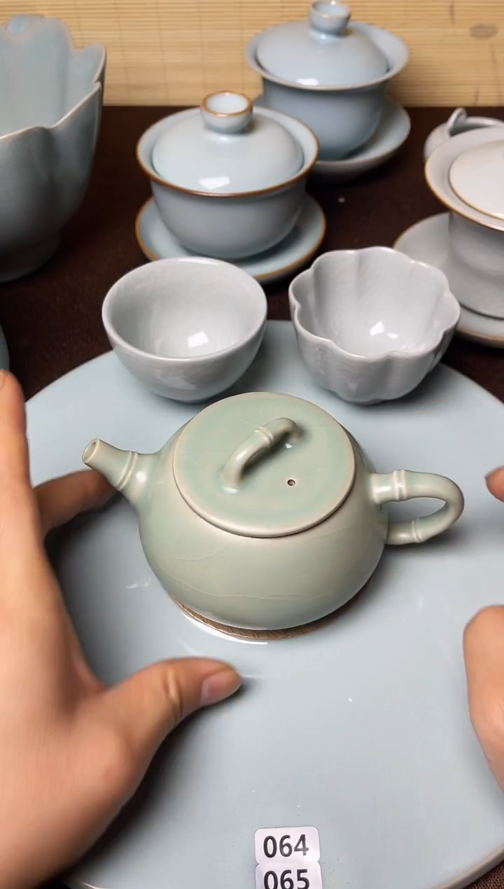 清仓价-微微瑕仿古翠绿釉竹节石瓢壶