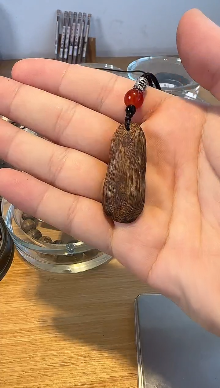 奇楠树丁留疤包头沉香随形吊坠3克以下