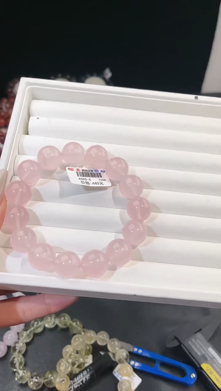 【闪购商品】水晶手链未镶嵌多样性发一粉晶15mm