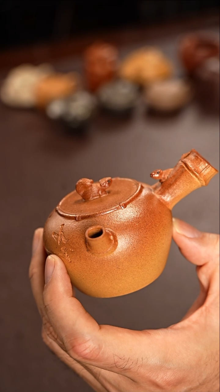 茶壶紫砂松鼠侧把紫砂壶