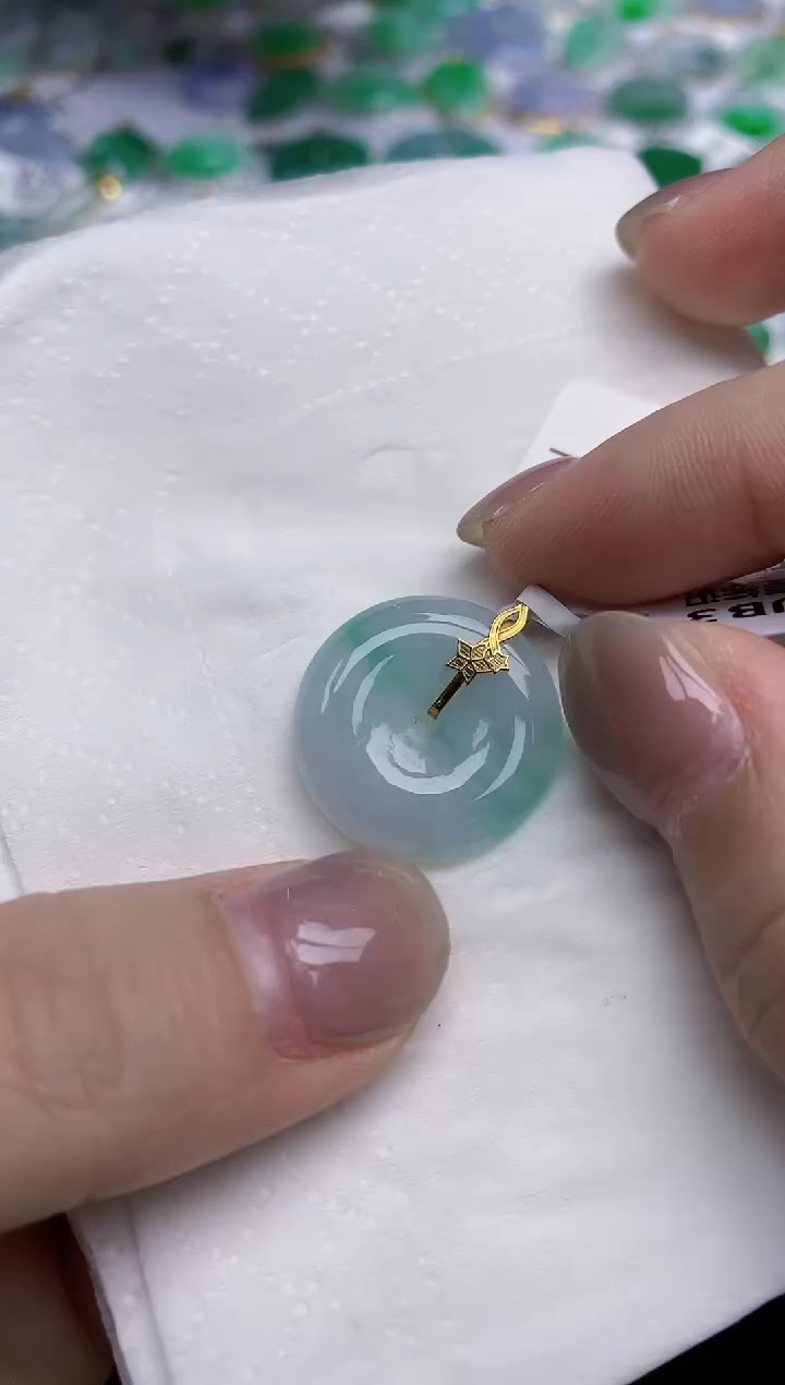 【闪购商品】翡翠颈饰未镶嵌天然翡翠A货